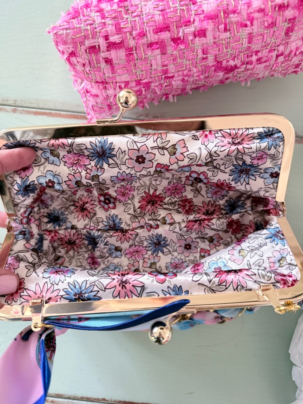 NEW WITH TAGS GLENDA GIES TRIXIE CLUTCH - Picture 2 of 2